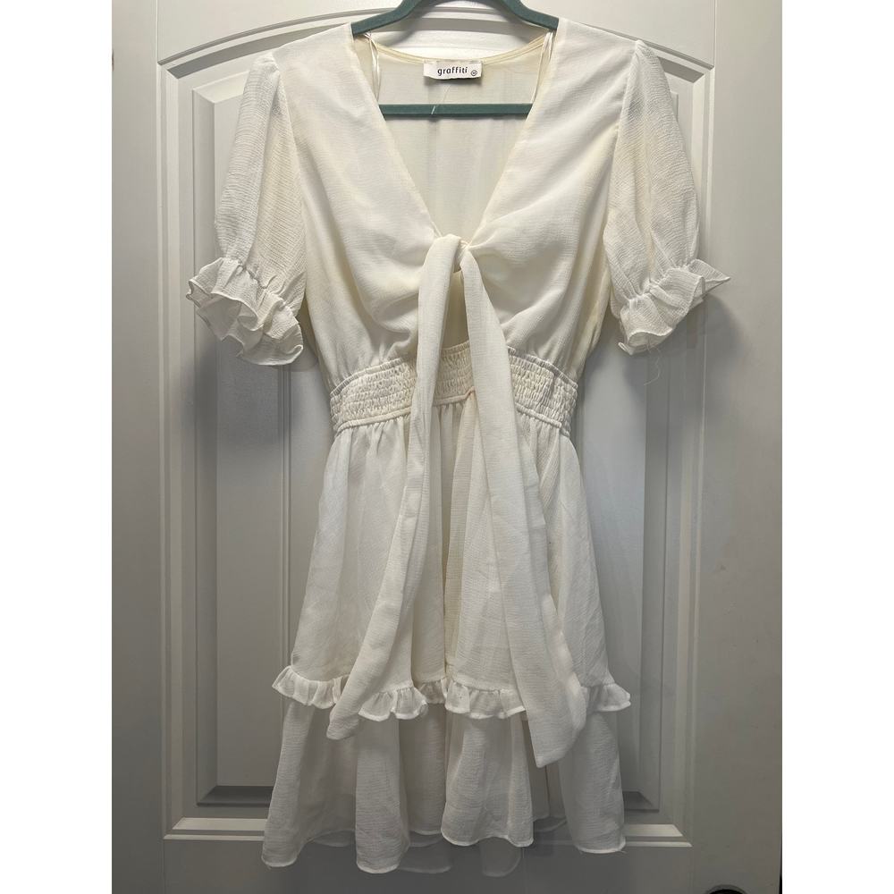 Graffiti Women’s Short Ruffled Sleeves Tiered Dress Size M White Smocked Waist‎